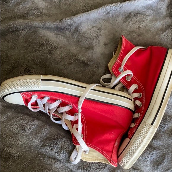 Used red high top converse - Picture 2 of 2